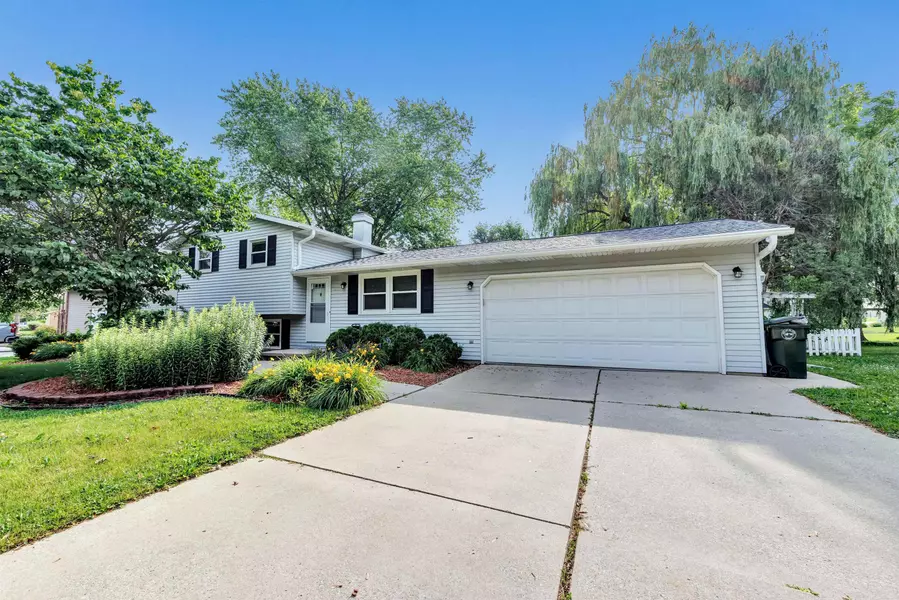 1187 ROBIN ST, De Pere, WI 54115-3132