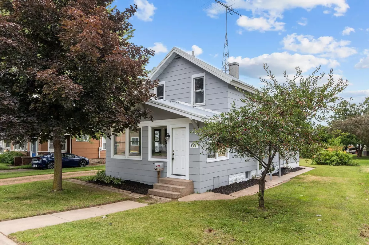 Clintonville, WI 54929,227 S MAIN ST