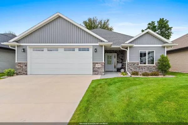 2592 FARMINGTON WAY #17, Suamico, WI 54313-1201