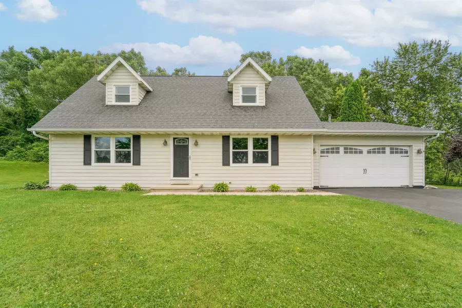 N8095 ROLLING HILLS DR, Fond Du Lac, WI 54937