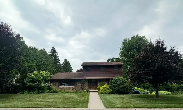 2564 EDGEWOOD LN, Green Bay, WI 54302