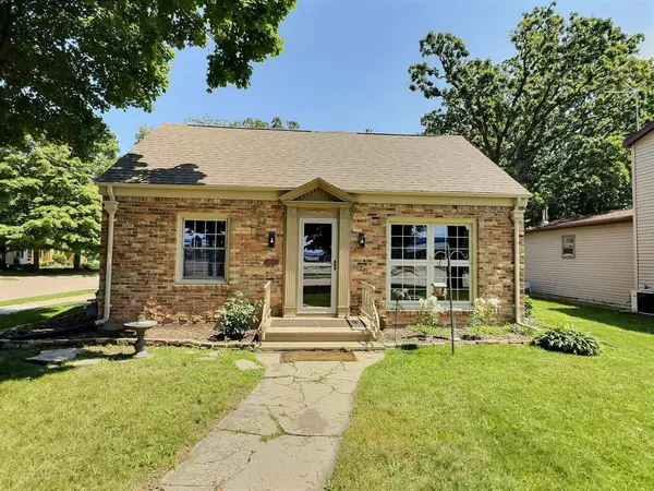 2200 OREGON ST, Oshkosh, WI 54902