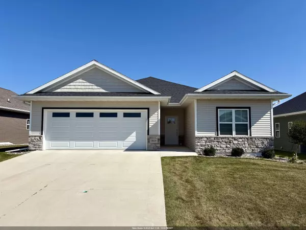 1909 CREEKWOOD CT, Manitowoc, WI 54220