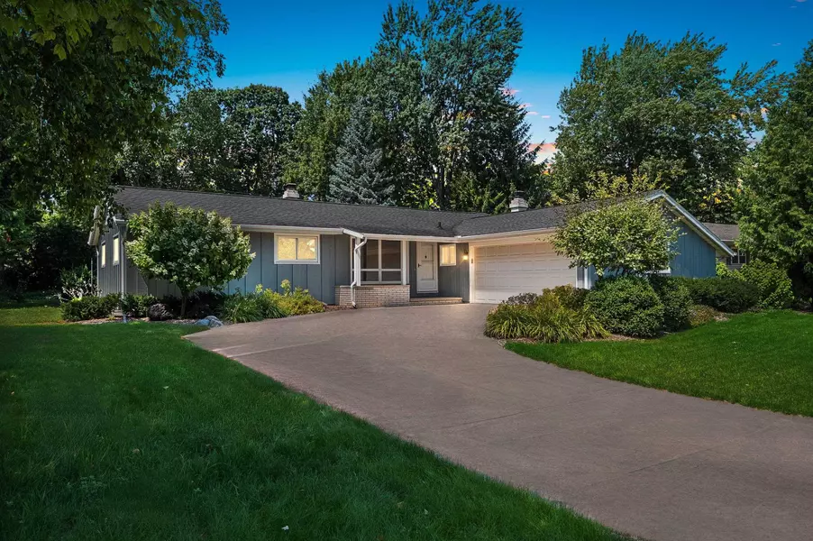 2407 S CLOVER LN, Appleton, WI 54915
