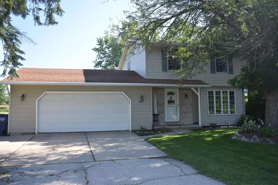 2407 BLUESTONE PL, Green Bay, WI 54311