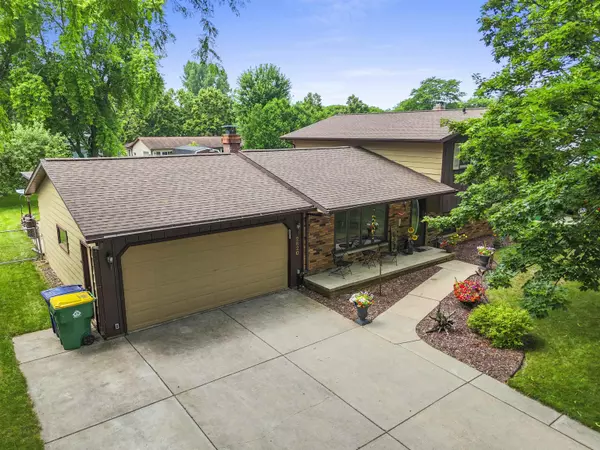Green Bay, WI 54311,2620 MARY JO CT