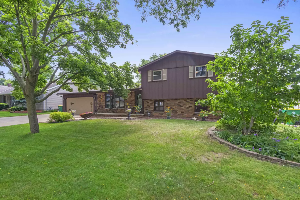 Green Bay, WI 54311,2620 MARY JO CT