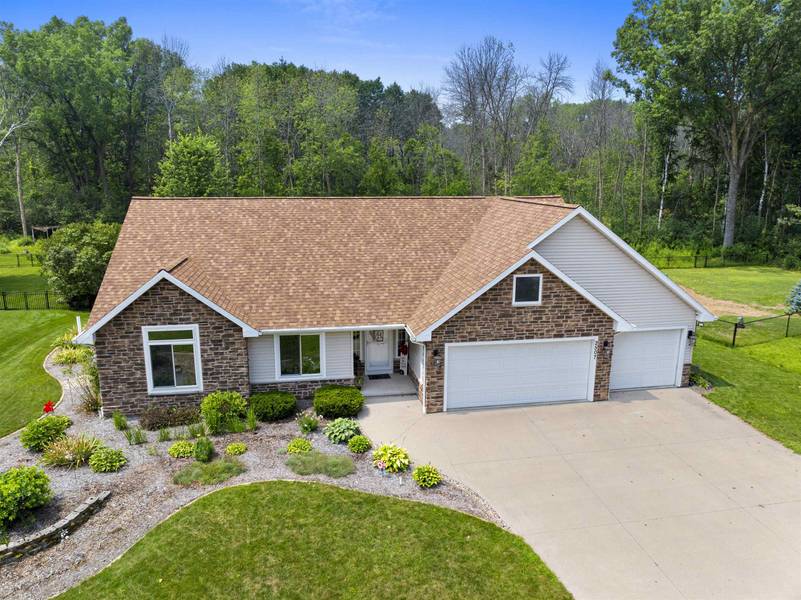 2507 WILDING WAY, Suamico, WI 54173-7939