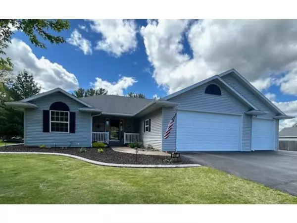 3167 LAKEVIEW DR, Suamico, WI 54173-8144