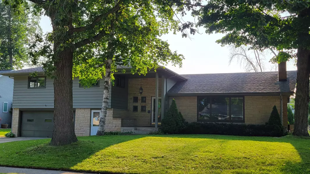 1409 ARDEN LN, Manitowoc, WI 54220-2516