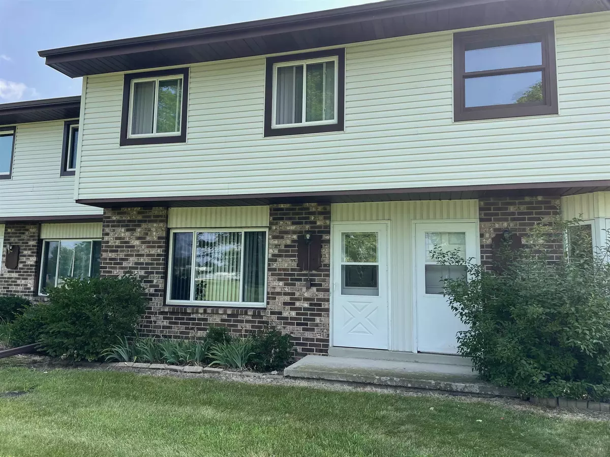 Fond Du Lac, WI 54935-4617,864 KINGS CT