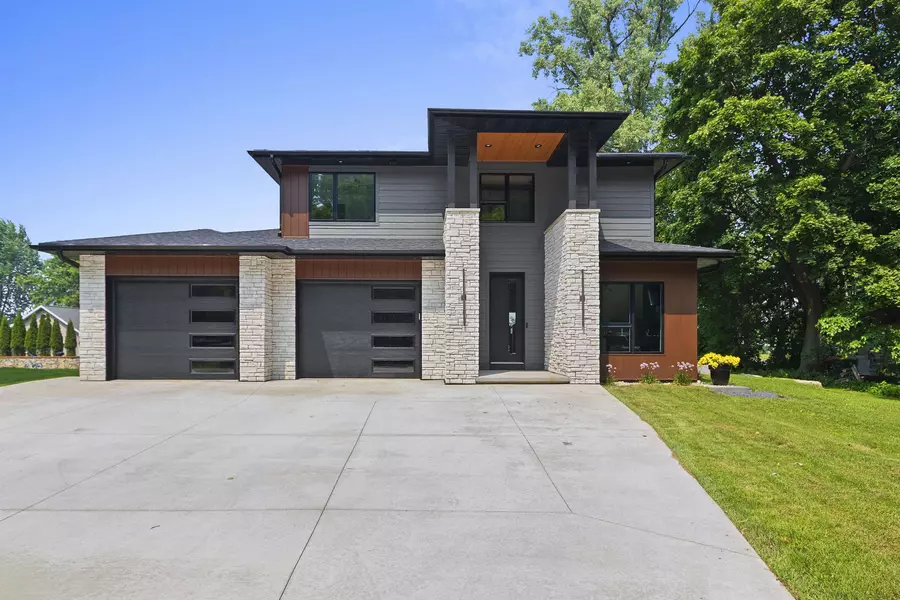 2257 E SHORE DR, Green Bay, WI 54302