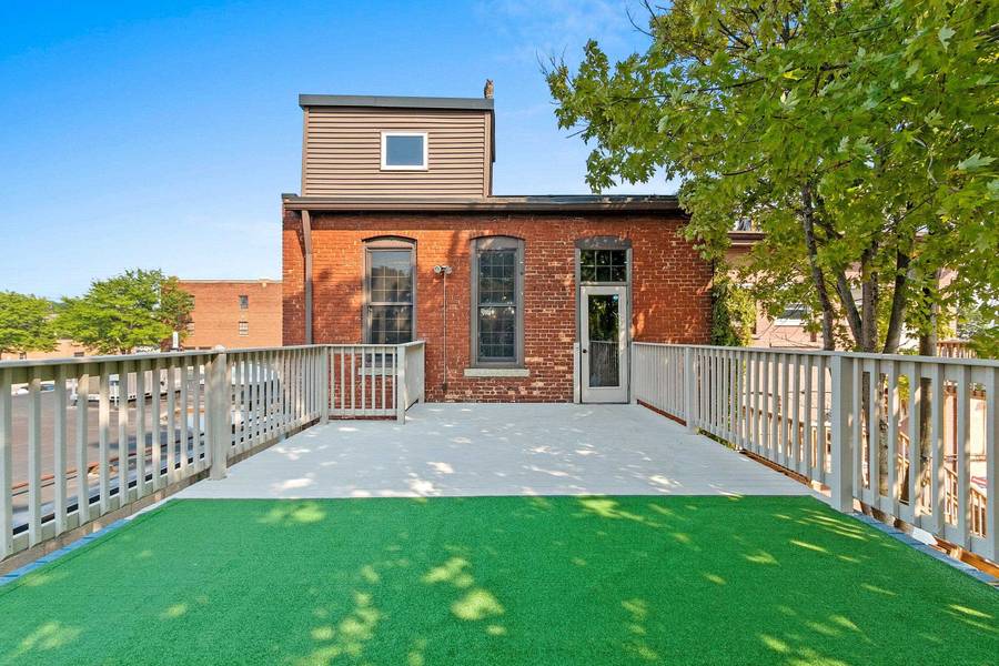 126 S BROADWAY #2, Green Bay, WI 54303-1514
