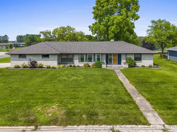 325 W GREENFIELD AVE, Algoma, WI 54201