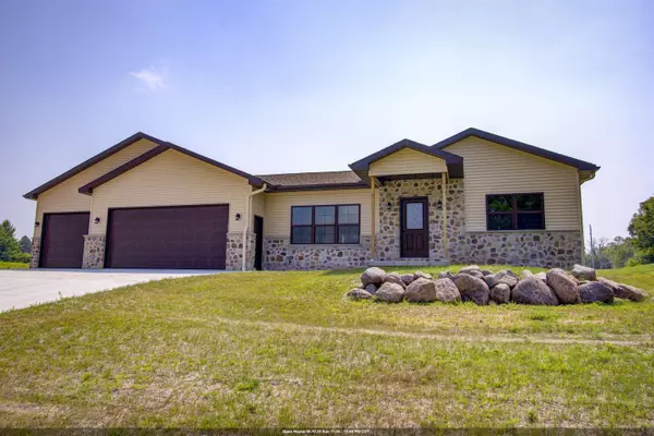 1930 SOUTHLAND LN, New London, WI 54961