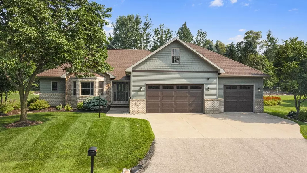 415 N PINE GROVE LN, Hortonville, WI 54944