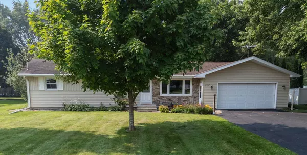 2707 W CAPITOL DR, Appleton, WI 54914