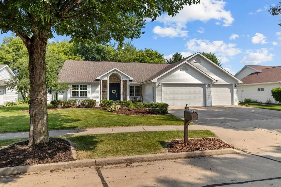 532 W CROSSING MEADOWS LN, Appleton, WI 54913