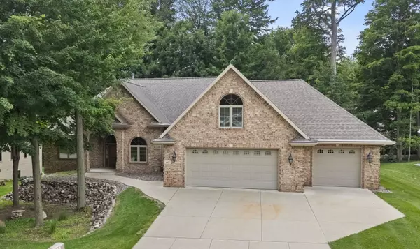 448 HARVEST RD, Green Bay, WI 54302-4824