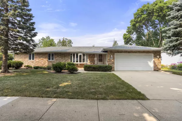 2601 S GREENVIEW ST, Appleton, WI 54915-2518
