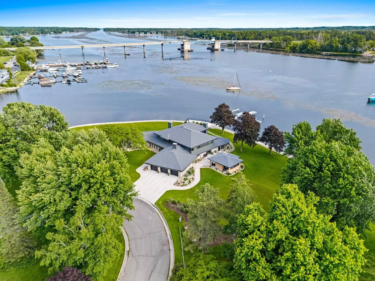 Sturgeon Bay, WI 54235,55 UTOPIA CIR