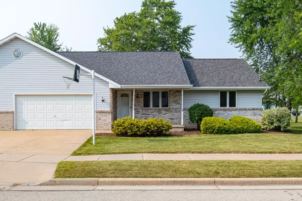 Little Chute, WI 54140,1002 E ELM DR