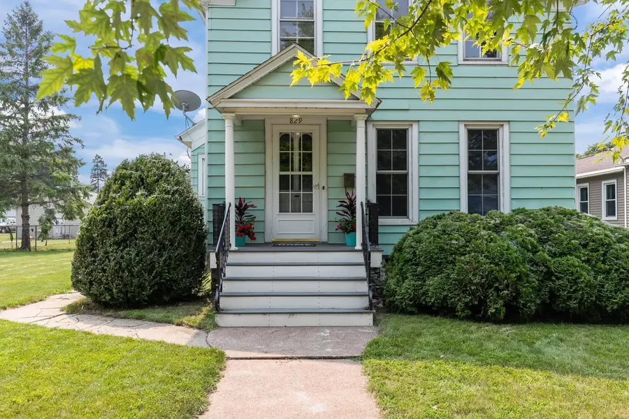 829 OTTER AVE, Oshkosh, WI 54901