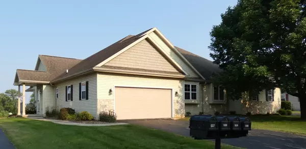 1228 CAMERON CIR, Neenah, WI 54956