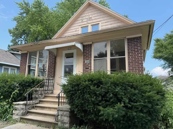 822 OAK ST, Oshkosh, WI 54901