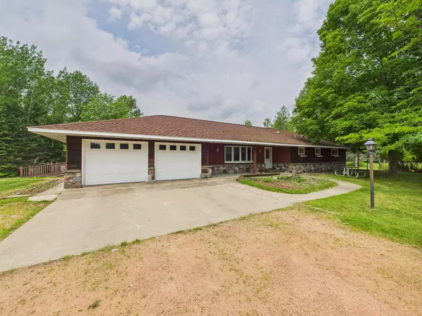 4811 AIRPORT LN, Laona, WI 54541