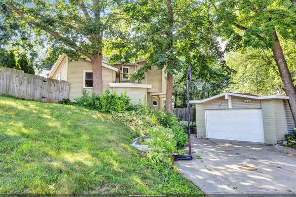 856 ALPINE DR, Green Bay, WI 54311