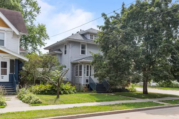 923 W NEW YORK AVE, Oshkosh, WI 54901-3641