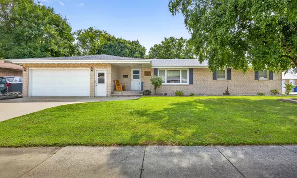 923 W MCKINLEY AVE, Little Chute, WI 54140-1836