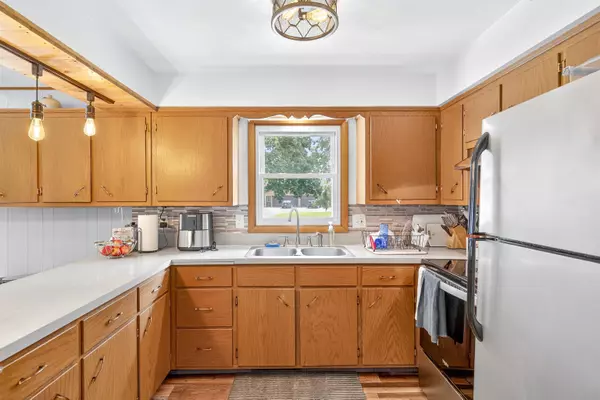 Little Chute, WI 54140-1836,923 W MCKINLEY AVE