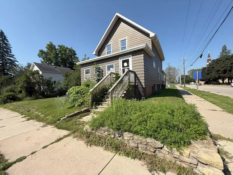 615 SUPERIOR AVE, Oconto, WI 54153