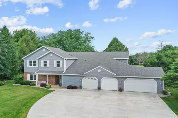2534 VILLAGE LN #D, Oshkosh, WI 54904-8182