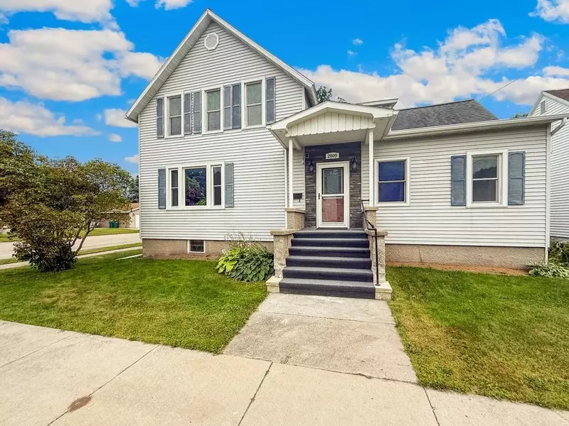 2009 SHERMAN ST, Marinette, WI 54143