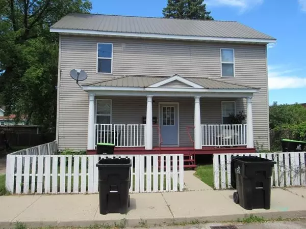 408 9TH AVE, Menominee, MI 49858