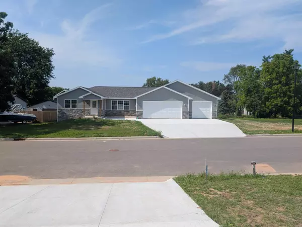 1931 SOUTHLAND LN, New London, WI 54961