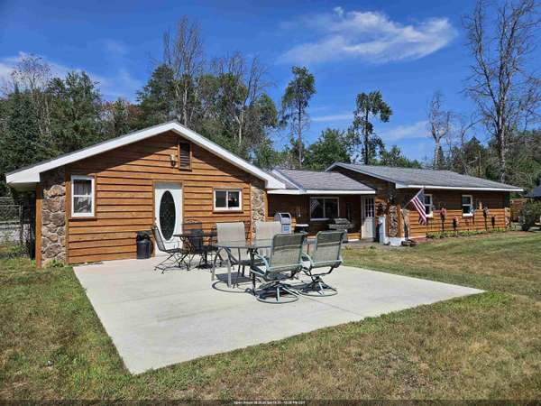W10590 CENTER AVE, Crivitz, WI 54555