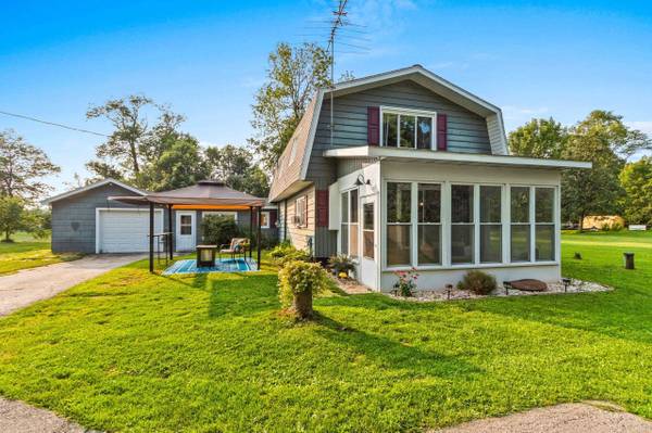 3311 COUNTY ROAD S, Little Suamico, WI 54141