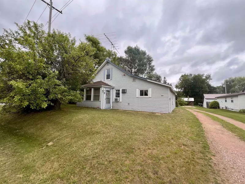 809 NORTH AVE, Wausaukee, WI 54177