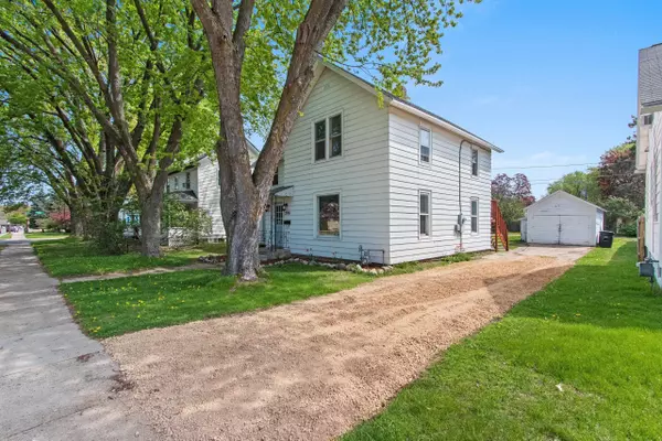 Shawano, WI 54166,206 S LINCOLN ST