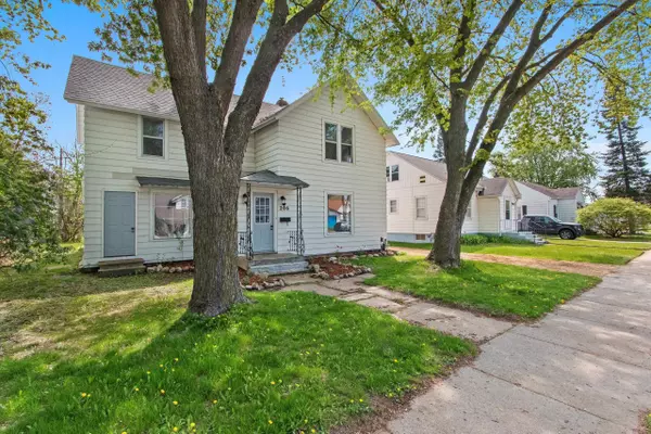 Shawano, WI 54166,206 S LINCOLN ST