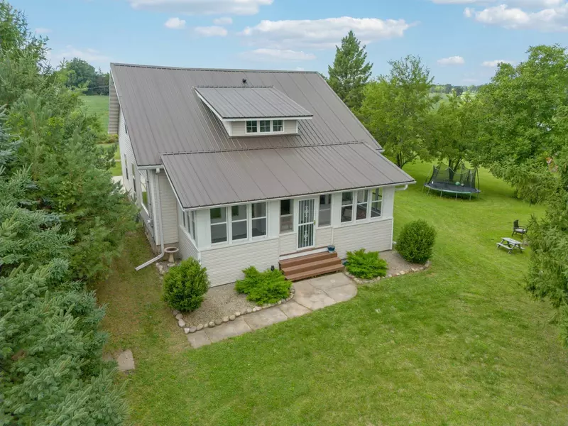 516 W BREED ST, Chilton, WI 53014-1061