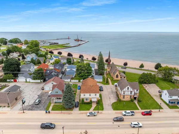 Algoma, WI 54201,800 4TH ST