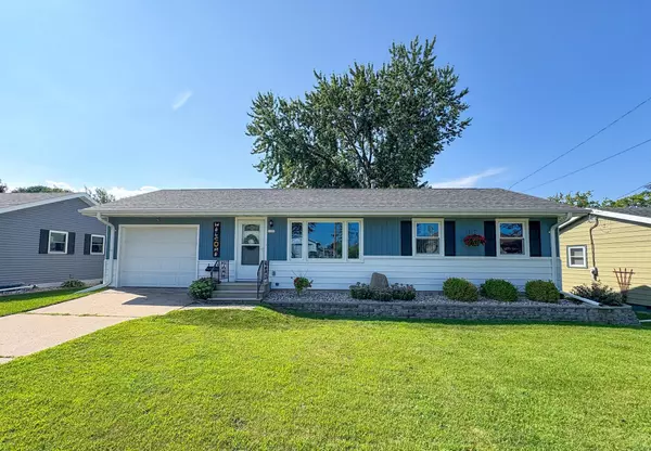 1123 FILLMORE AVE, Oshkosh, WI 59402-3409