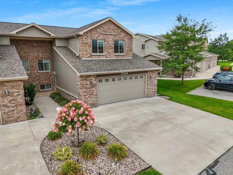 2354 E PLANK CIR #B, Appleton, WI 54915-7307