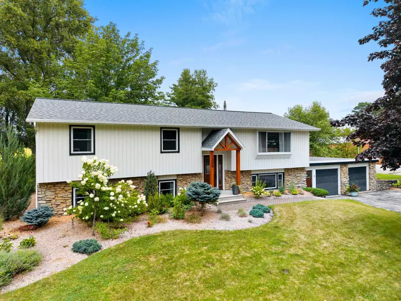 1334 NORFIELD RD, Suamico, WI 54173