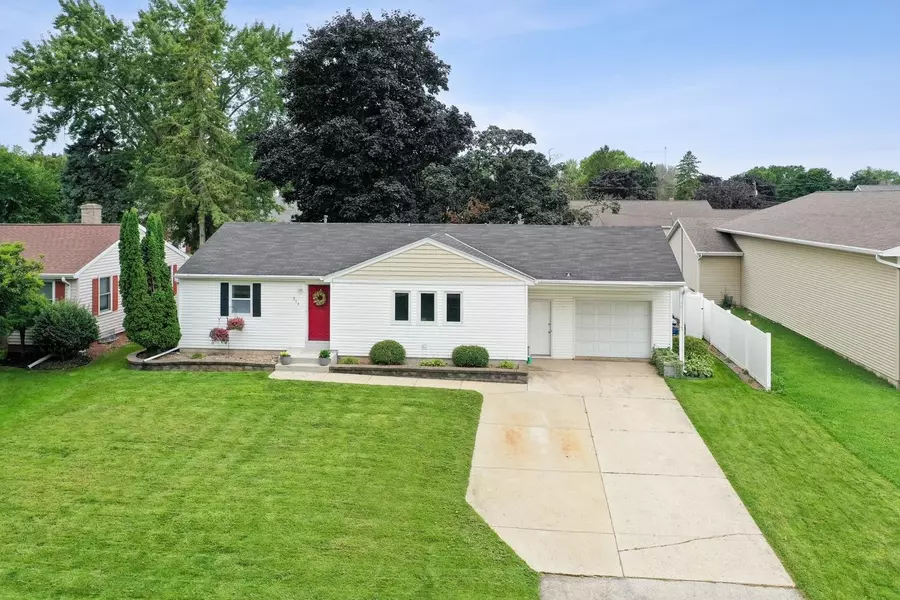 213 COLLE ST, Luxemburg, WI 54217-1122